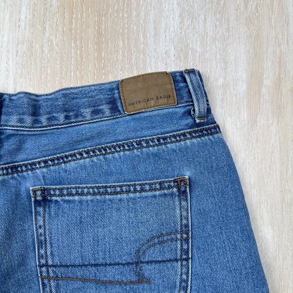 American Eagle Mom Short High Waisted Blue Medium Wash Denim Jean Shorts 10 - Picture 12 of 13